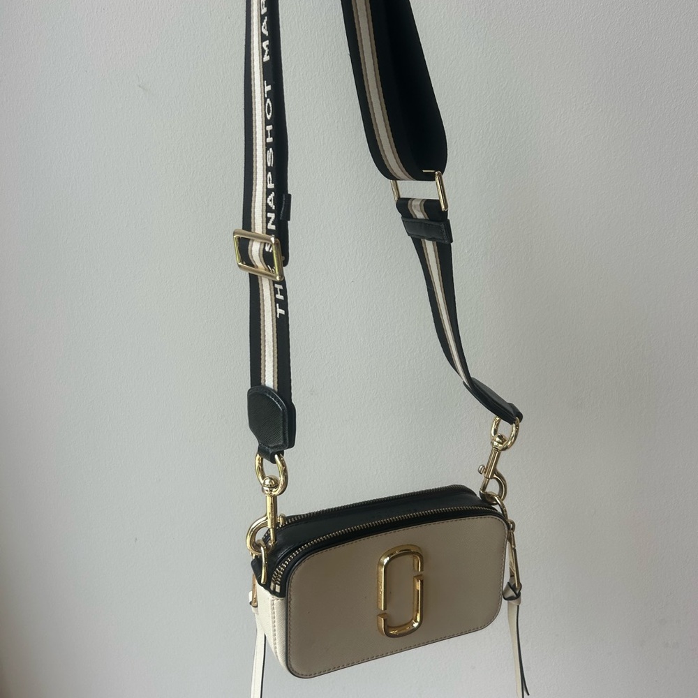 Marc Jacobs Cream and Black Crossbody Bag with Chic Design